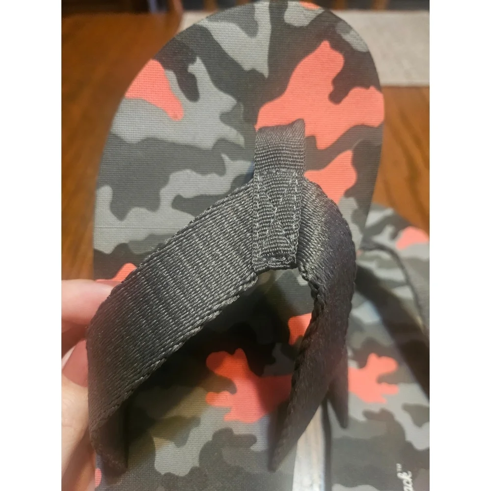 Cat & Jack Dark Orange and Gray Camo Flip Flop Sandals